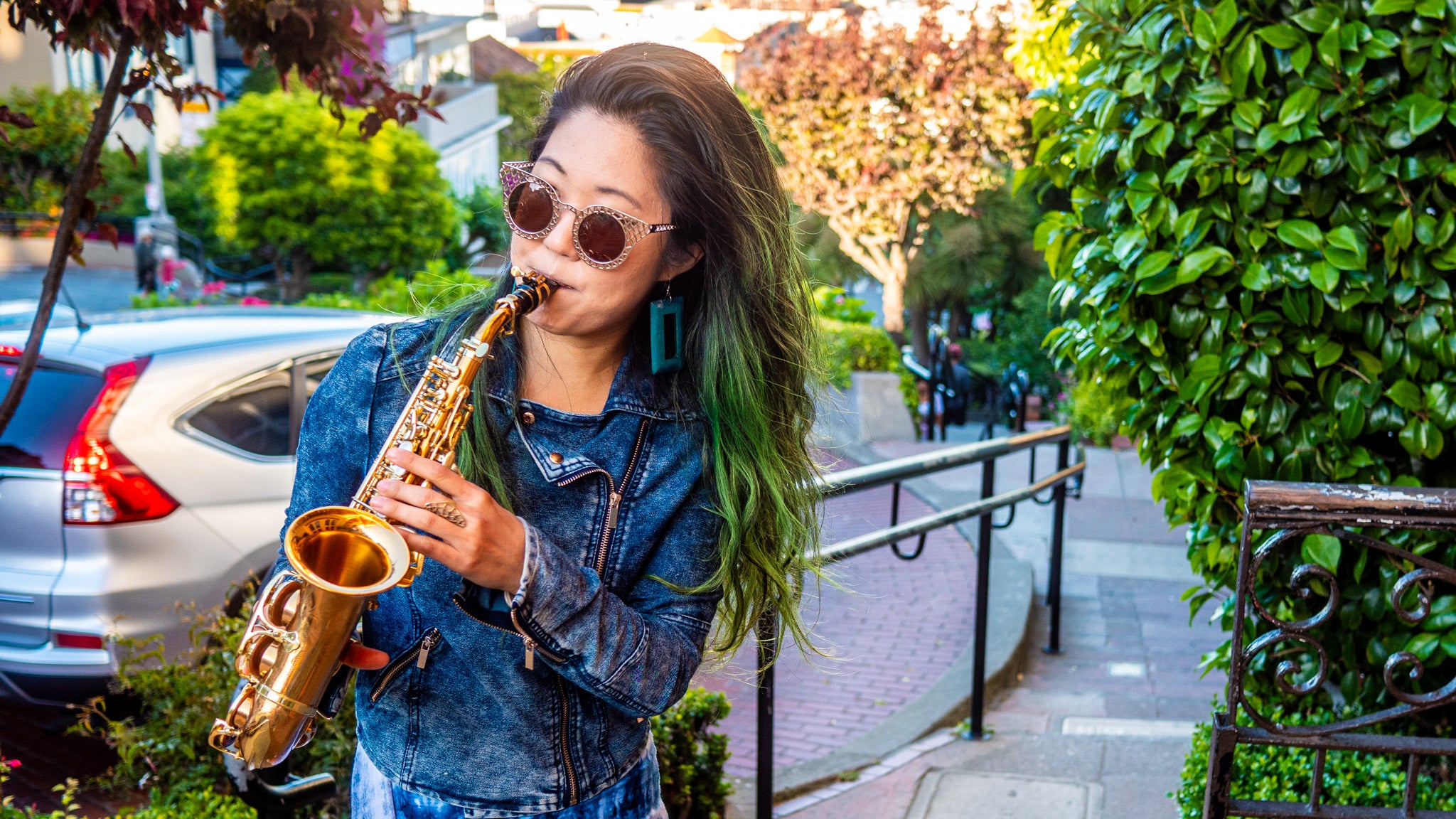 Saxophone Practice Routine On Lombard Street – Grace Kelly